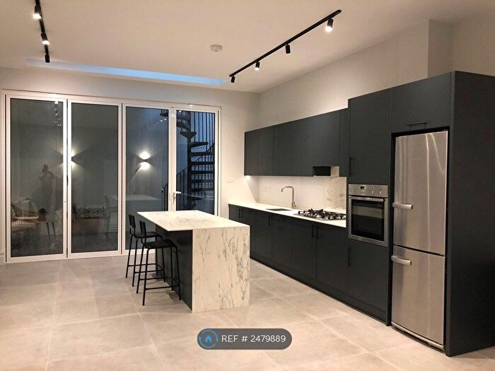 2 Bedroom Flat To Rent In Putney, London, SW15