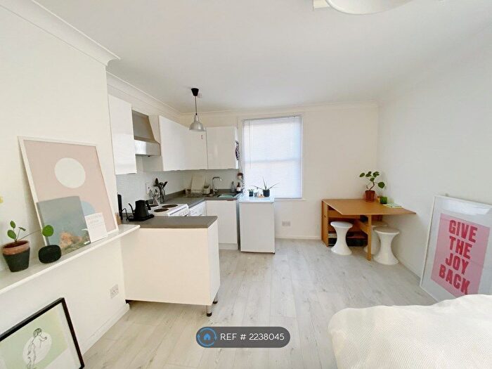 Studio To Rent In Oakhurst Grove, London, SE22