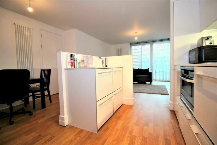 2 Bedroom Apartment To Rent In The Quad, Highcross Street, Leicester, LE1