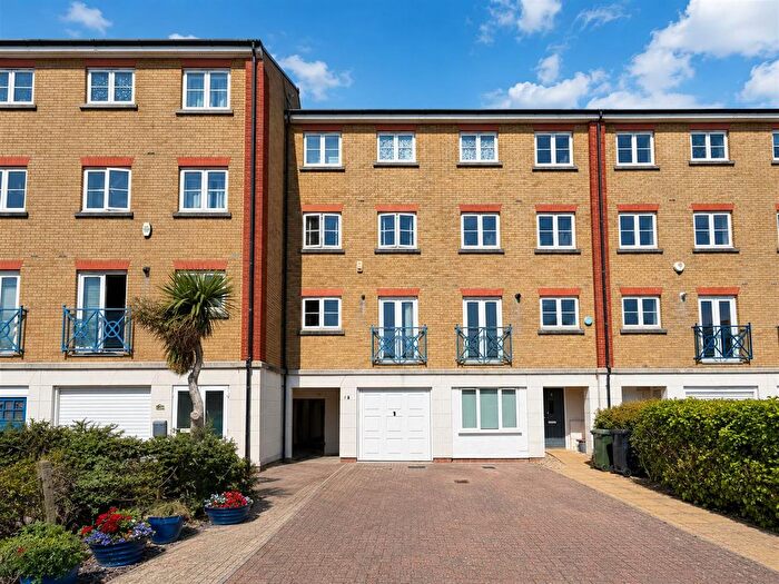 5 Bedroom Town House To Rent In St. Kitts Drive, Eastbourne, BN23