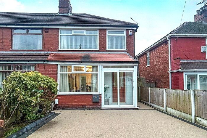 3 Bedroom End Terrace House For Sale In Selkirk Road, Chadderton, Oldham, Greater Manchester, OL9