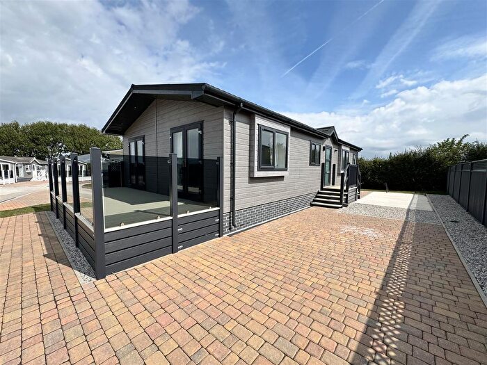 2 Bedroom Detached Bungalow For Sale In Pamelas Way, Moorland View Residential Park, Indian Queens, TR9