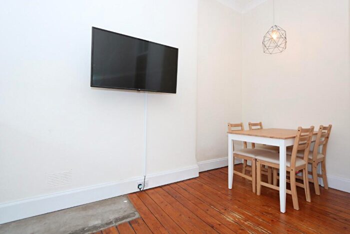 1 Bedroom Flat To Rent In Edgehill Road, Glasgow, Glasgow City, G11