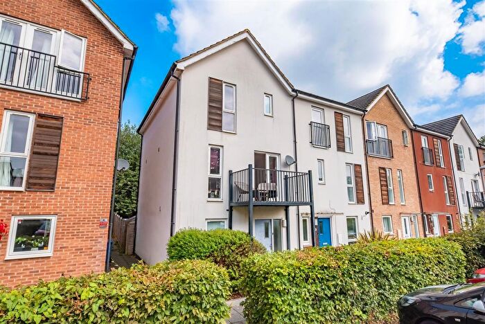 4 Bedroom End Of Terrace House To Rent In Vulcan Drive, Bracknell, RG12