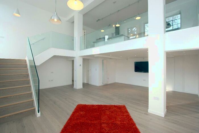 2 Bedroom Apartment To Rent In Bartholomew Square, London, EC1V