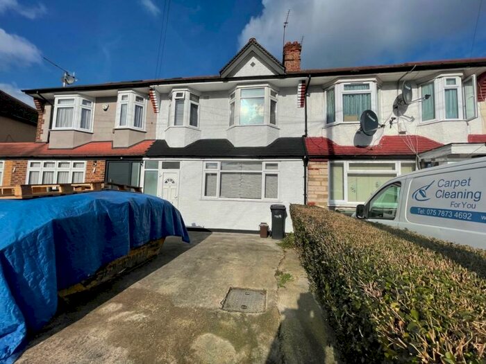 3 Bedroom Semi-Detached House To Rent In Mitchell Road, Palmers Green, N13