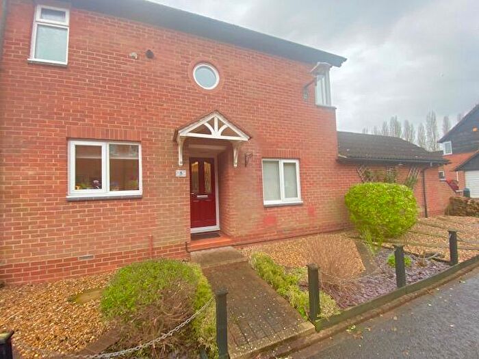 3 Bedroom Semi Detached House To Rent In Hobart Crescent, Willen Park, Milton Keynes, MK15