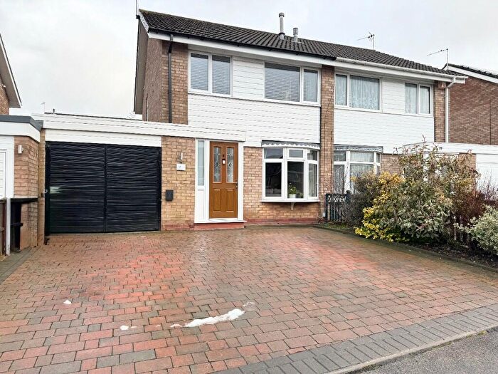 3 Bedroom Semi-Detached House To Rent In Dordon Close, B90
