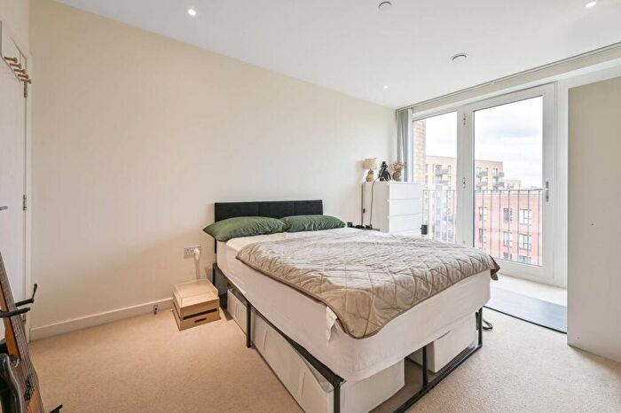 2 Bedroom Flat For Sale In Moorhen Drive, Colindale, London, NW9