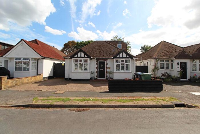 3 Bedroom Detached Bungalow For Sale In Mowbray Avenue, Byfleet, West Byfleet, KT14