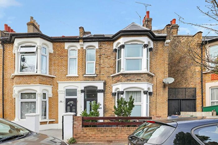 2 Bedroom Flat For Sale In Tyndall Road, Leyton, E10