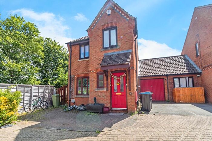 3 Bedroom Detached House For Sale In Nuneham Grove, Westcroft, Milton Keynes, Buckinghamshire, MK4