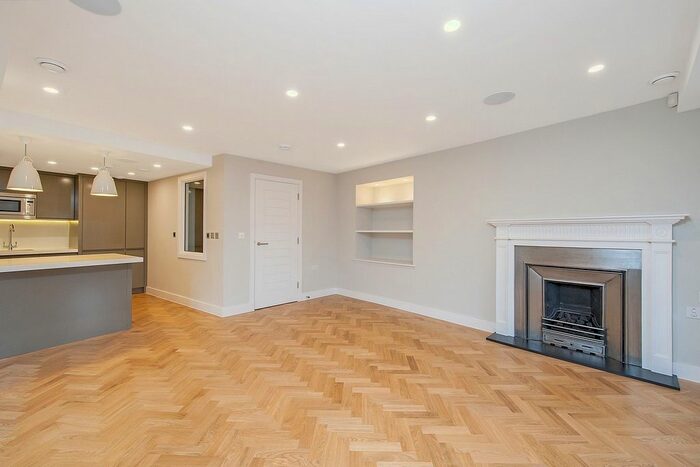 2 Bedroom Flat To Rent In New Cavendish Street, Marylebone, London, W1G