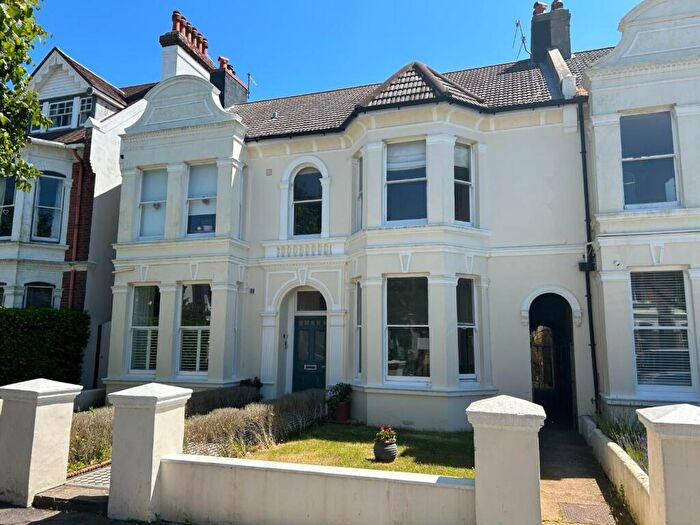 2 Bedroom Apartment To Rent In Sackville Gardens, Hove, BN3