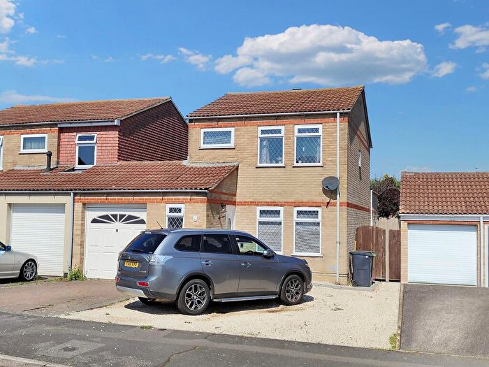 4 Bedroom Detached House For Sale In Peyton Close, Eastbourne, BN23