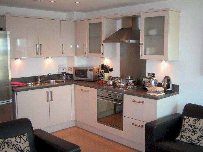 2 Bedroom Apartment To Rent In Th Floor Masshouse Double Bedrooms With Balcony & Parking, B5
