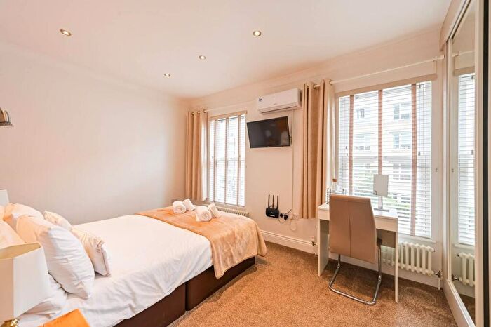 3 Bedroom House For Sale In Westferry Road, Isle Of Dogs, London, E14