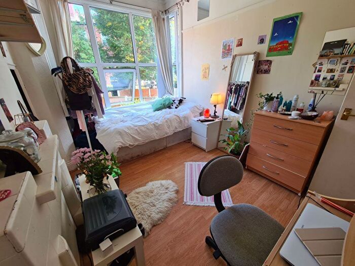 5 Bedroom Semi-Detached House To Rent In B Hyde Park Terrace, Leeds, LS6