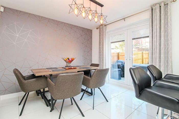 5 Bedroom Detached House For Sale In Elm View, Castleford, WF10