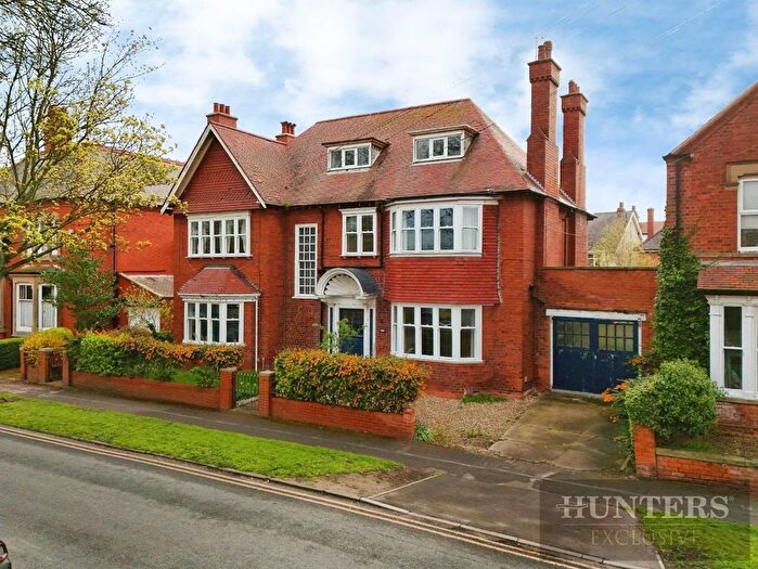 7 Bedroom Link Detached House For Sale In Cardigan Road, Bridlington, YO15