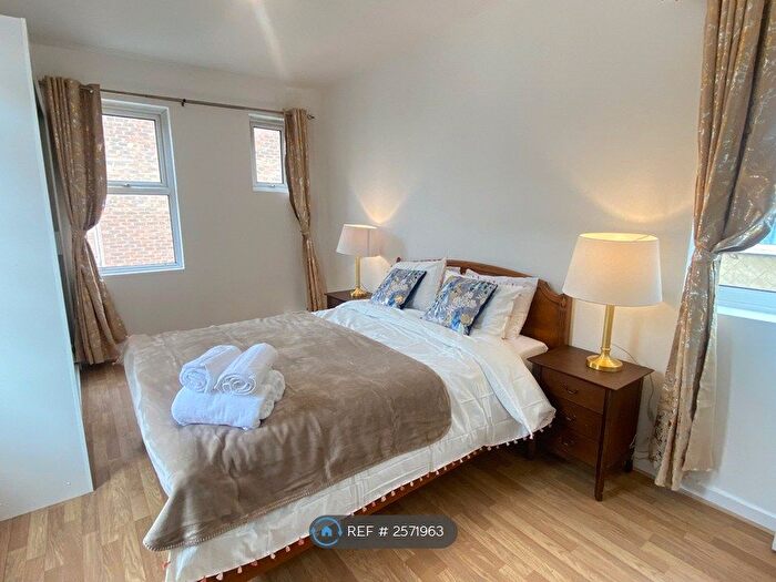 2 Bedroom Flat To Rent In High Road, London, N22