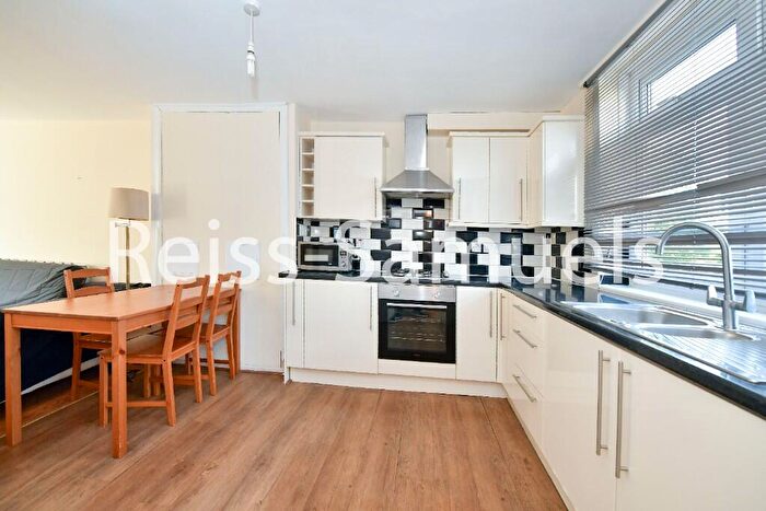 3 Bedroom Apartment To Rent In Glengarnock Avenue, Isle Of Dogs, Docklands, London, E14