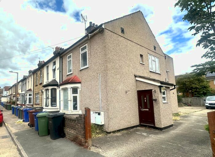 1 Bedroom Flat To Rent In Essex Road, Grays, Essex, RM20