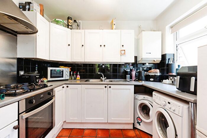 1 Bedroom Flat For Sale In Beddington Gardens, Wallington, SM6