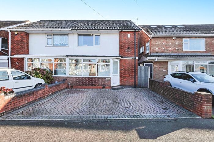 3 Bedroom Semi-Detached House For Sale In Hurst Lane North, Birmingham, B36