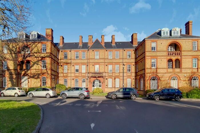 2 Bedroom Flat To Rent In Newsholme Drive, Winchmore Hill, N21