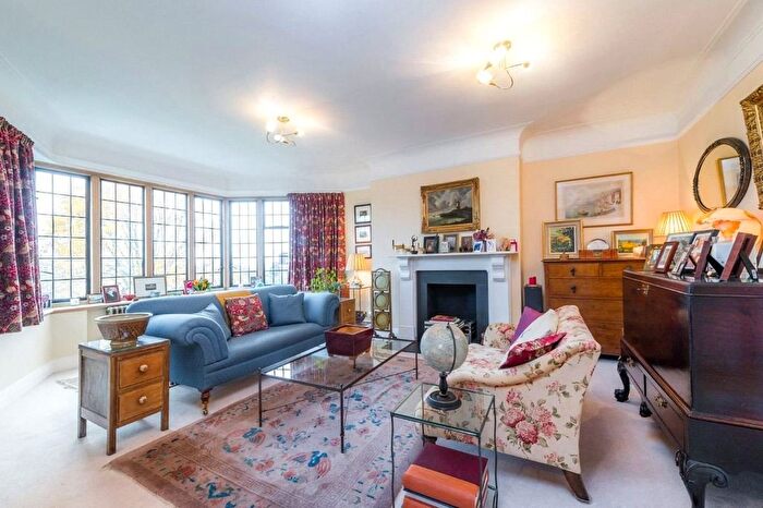 3 Bedroom Flat To Rent In Magdalene House, Manor Fields, SW15