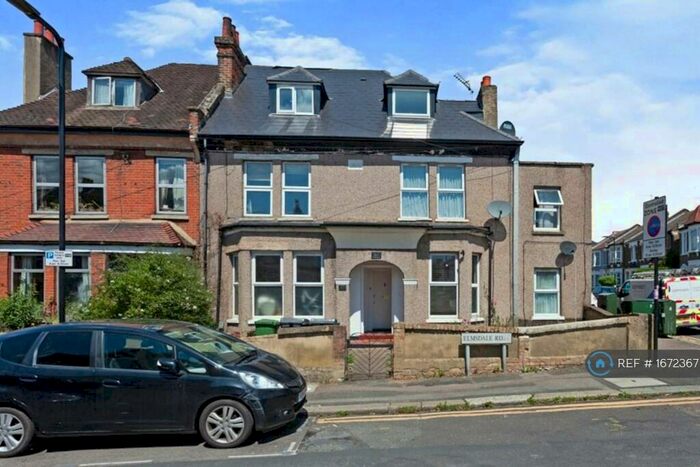 2 Bedroom Flat To Rent In Elmsdale Road, London, E17
