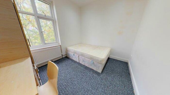 2 Bedroom Flat To Rent In St Johns Terrace, Hyde Park, Leeds, LS3