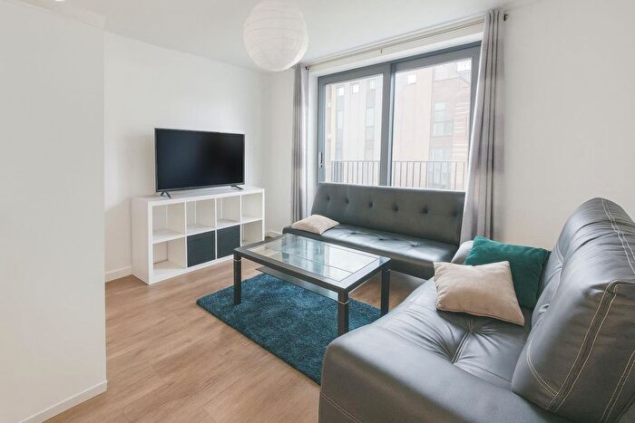 2 Bedroom Flat To Rent In Kingfisher Heights, London, E16