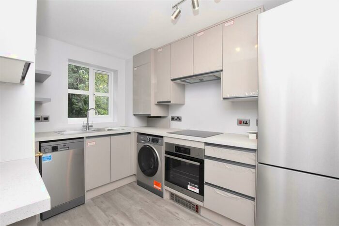 2 Bedroom Flat To Rent In Mapledurham House, RG4