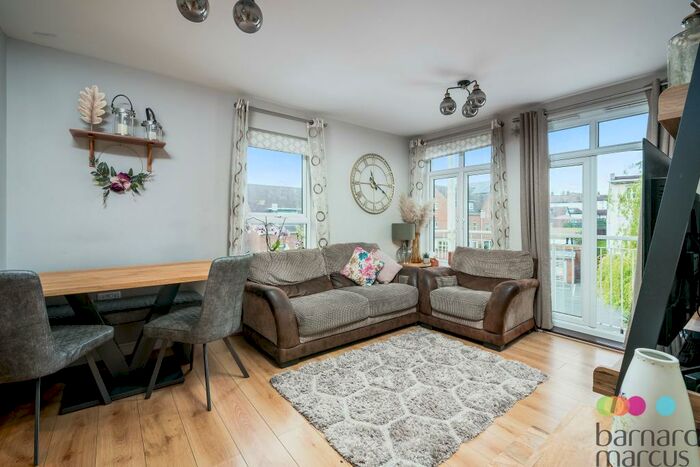 2 Bedroom Apartment To Rent In Magdalene Gardens, Whetstone, London, N20