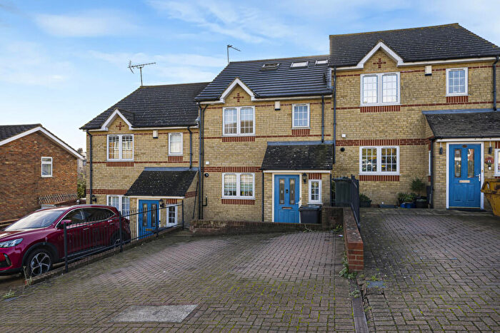 4 Bedroom Terraced House To Rent In Bevis Close, Dartford, DA2