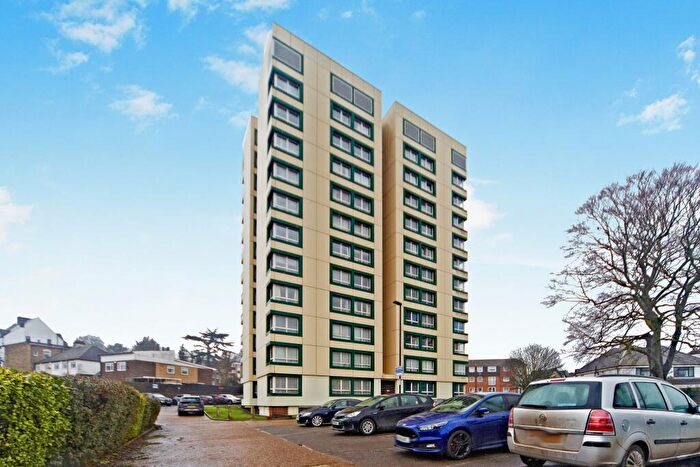 2 Bedroom Flat For Sale In Bramley Hill, South Croydon, CR2