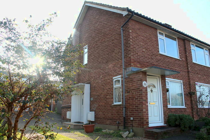 2 Bedroom Maisonette To Rent In Model Farm Close, London, SE9