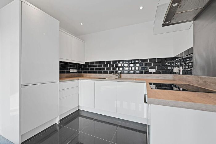 1 Bedroom Flat For Sale In London Road, Mitcham, CR4
