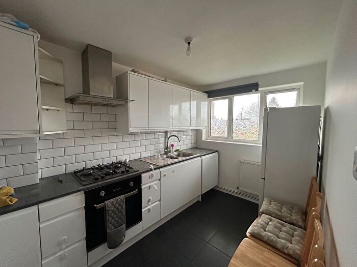 1 Bedroom Flat To Rent In Gainsborough Road, London, N12