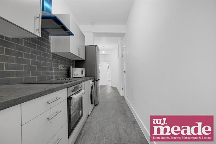 2 Bedroom Flat To Rent In Mile End Road, Mile End, E3