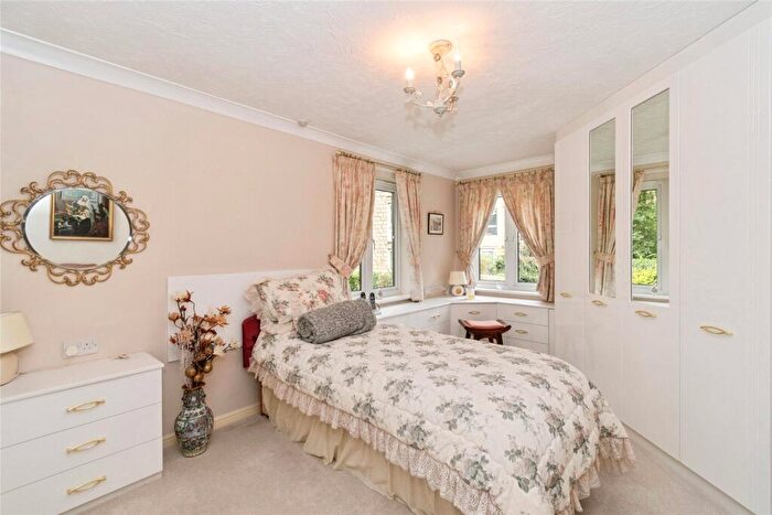 1 Bedroom Apartment For Sale In Aire Valley Court, Bingley, BD16