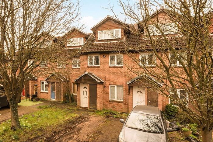 2 Bedroom Maisonette To Rent In Willow View, Colliers Wood, SW19