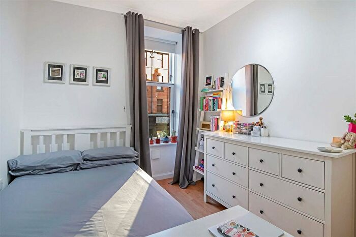 2 Bedroom Flat For Sale In Dumbarton Road, Partick, Glasgow, G11