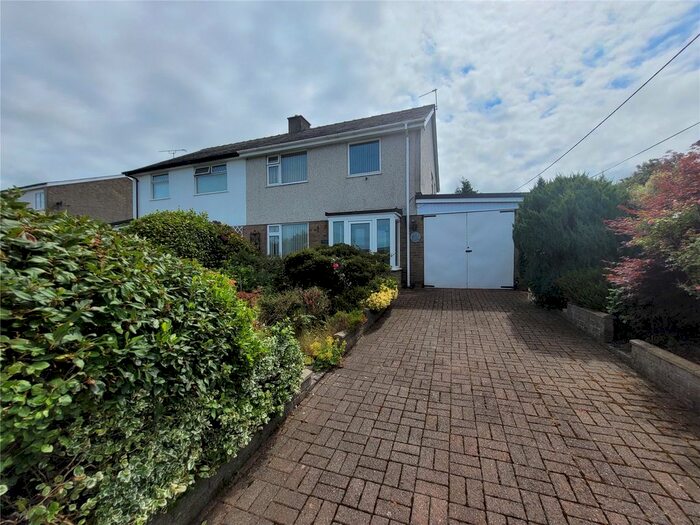 3 Bedroom Semi-Detached House For Sale In Y Grugan, Groeslon, Caernarfon, LL54