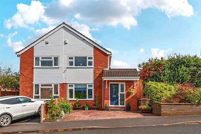 2 Bedroom Semi-Detached House For Sale In Crestwood Avenue, Kidderminster, Worcestershire, DY11