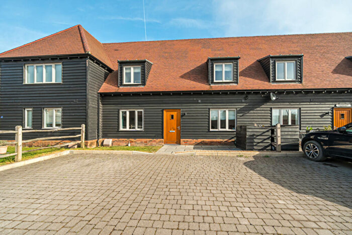 3 Bedroom House For Sale In Old Knowle Square, Farnham, GU9