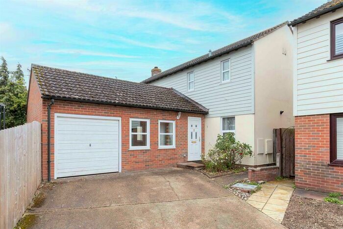 4 Bedroom Detached House To Rent In Nightingale Mews, Saffron Walden, Essex, CB10
