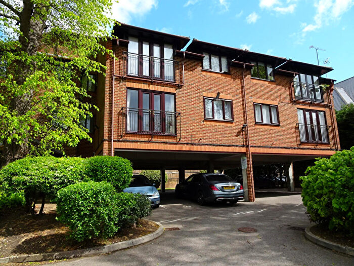 1 Bedroom Flat To Rent In Eton Walk, Upton Park, Slough, SL1